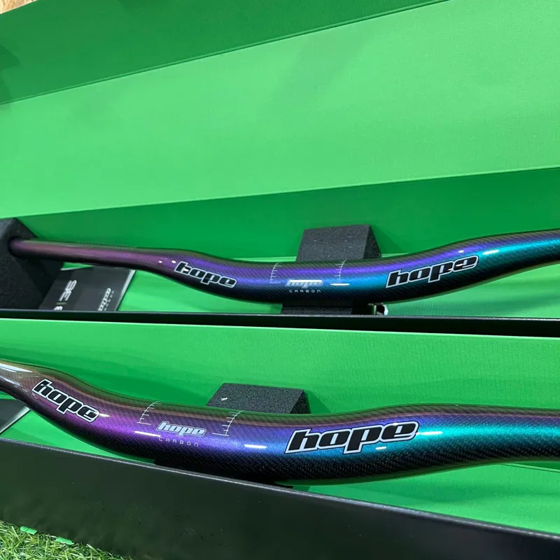 Hope Carbon Handlebar - 31.8mm Clamp in Chameleon-1