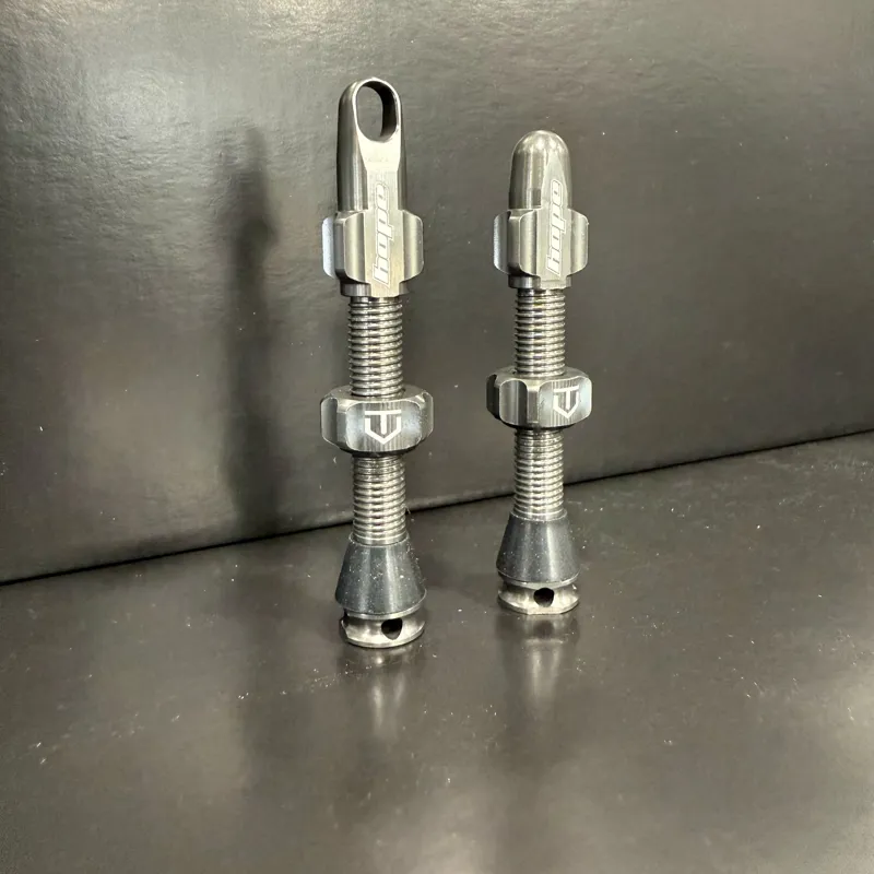 Hope Tubeless Valve Pair - 40mm - Smoke-2