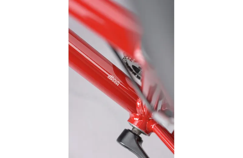 Ridgeback Comet Hybrid Bike in Red-9