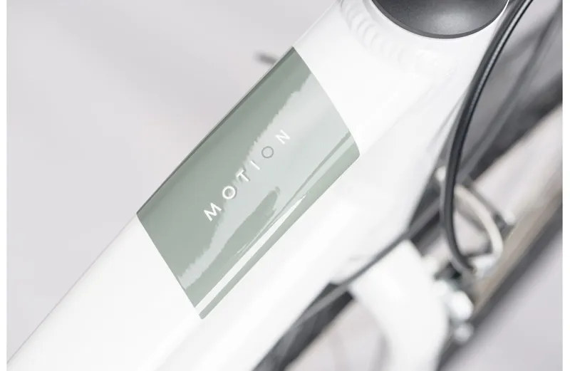 Ridgeback Motion Open Frame Hybrid Bike in White-6