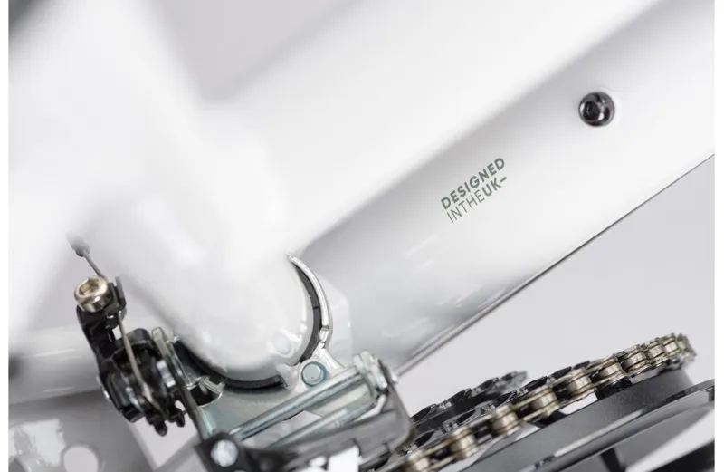 Ridgeback Motion Open Frame Hybrid Bike in White-8